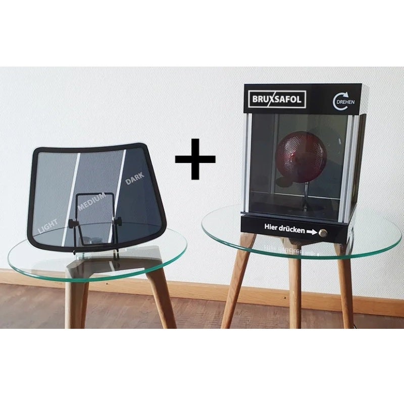 MAGFHBR Heatbox Rotation Autoglasfolie zusammen mit MAGFHBRESF Folierte Ersatzscheibe jeweils auf kleinem Tisch