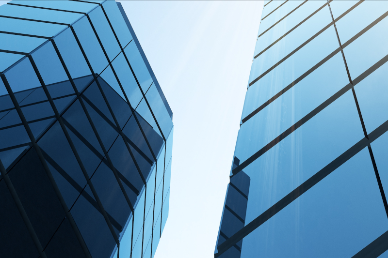 Blick nach oben, zwei Wolkenkrater mit Glasfronten