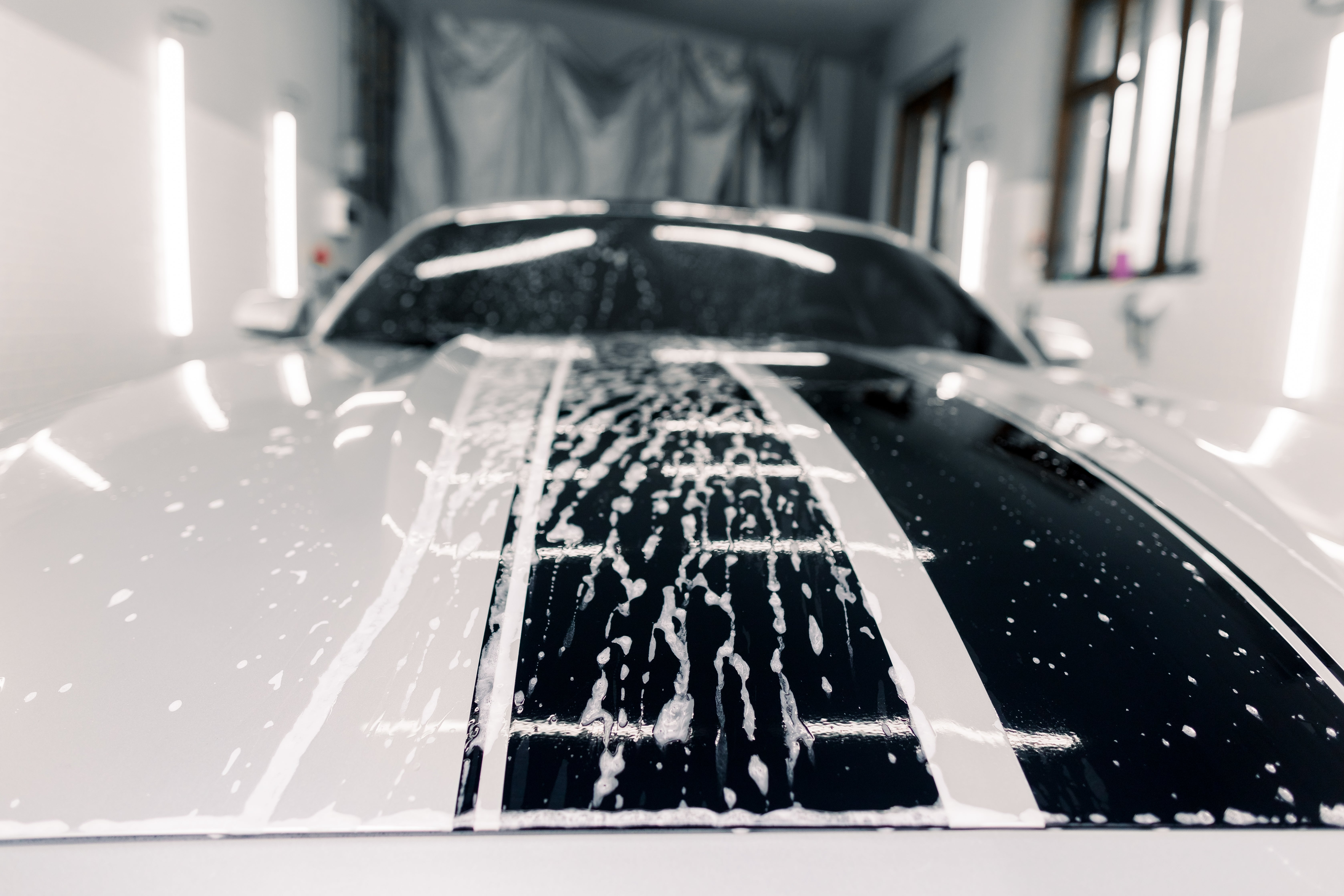 Autowäsche eines modernen Sportwagens