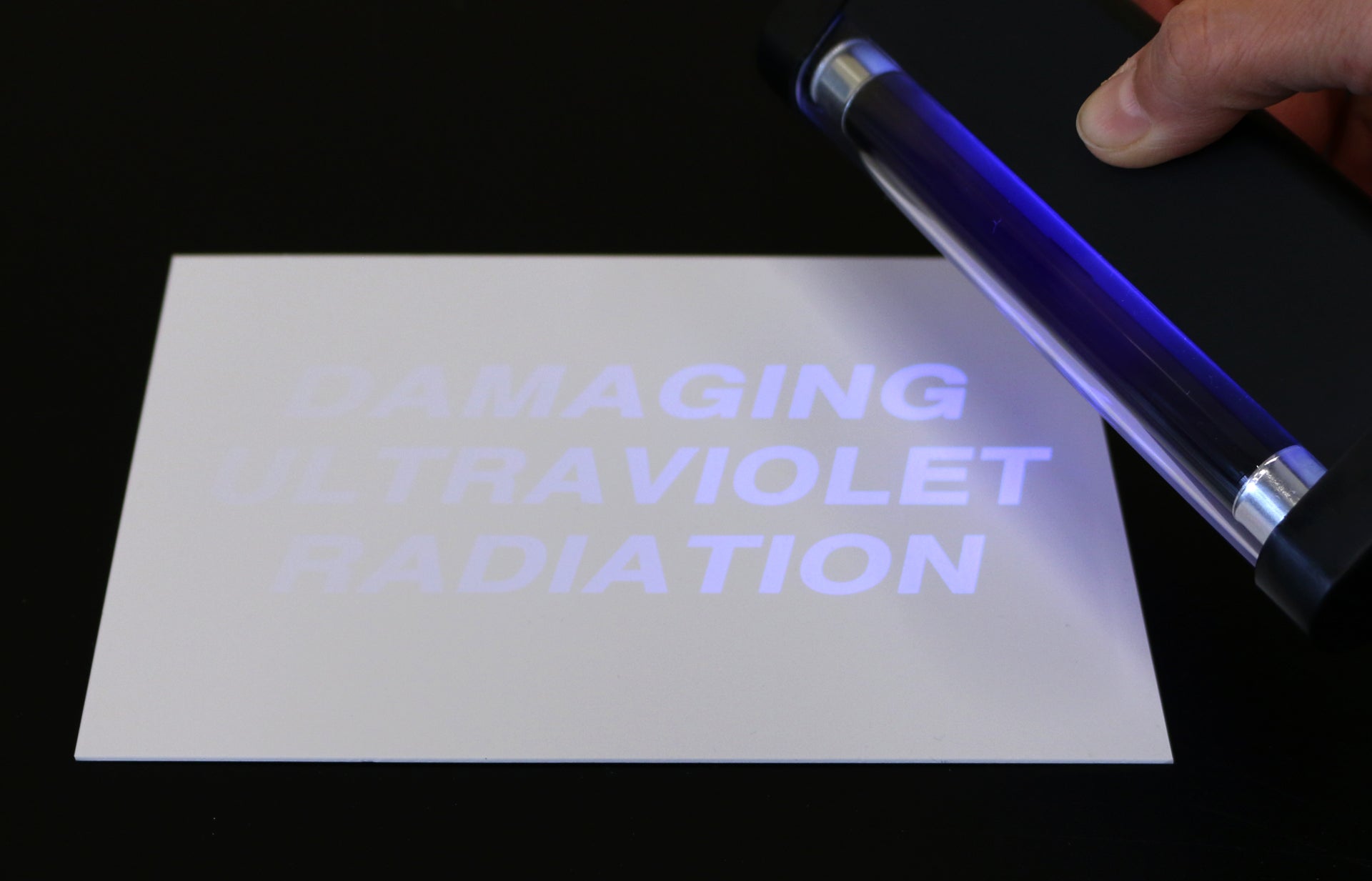 Anwendungsbild T99362 UV DemonstrationCard Folie & Lampe nicht inkl.