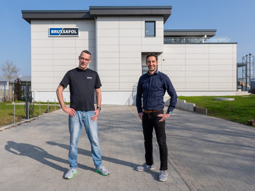 BRUXSAFOL Neubau mit Geschäftsleitung im Vordergrund