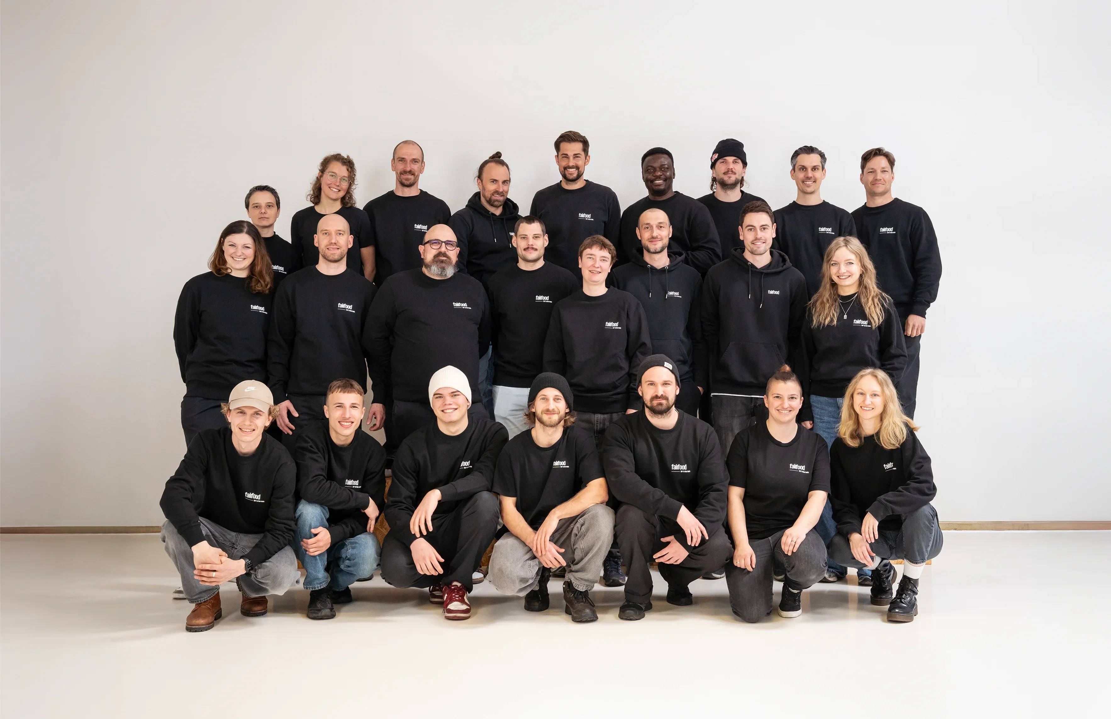 fairfood Team in schwarzen fairfood Pullovern