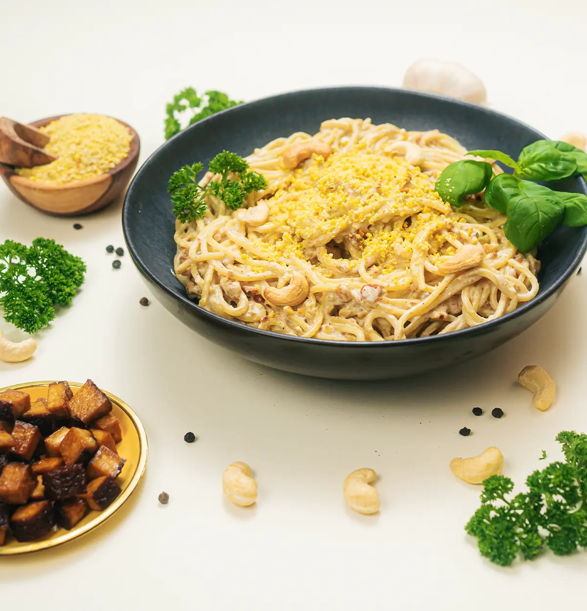 carbonara mit spaghetti serviert