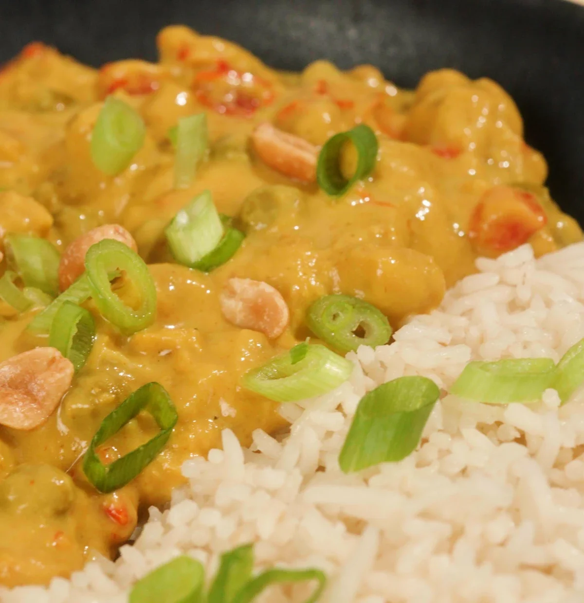 erdnuss curry in der nahaufnahme