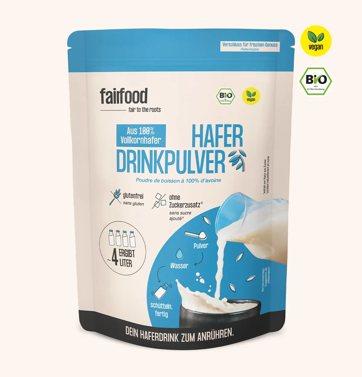 Haferdrinkpulver im Beutel vor beigem Hintergrund
