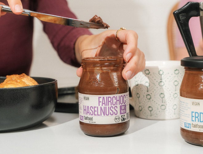 Hier siehst du die vegane Bio Haselnuss-Nougat-Creme von fairfood
