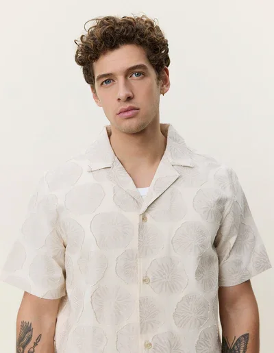 LES DEUX 1001943 Dahlia JacquardSS Shirt-Light Sand