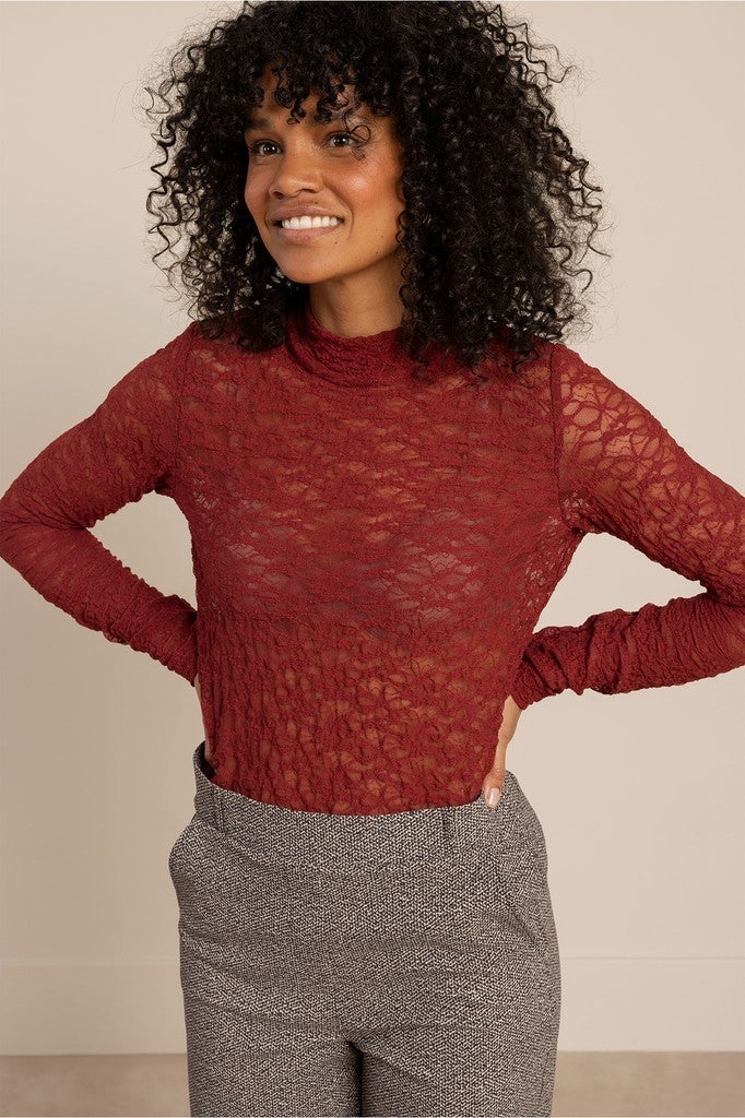 Studio Anneloes 14331 Reagan lace col top - red wine