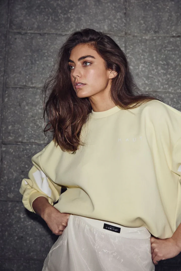 HAUTE L'AMITIE HL10413 MaxiSplit Logo Sweat-pale yellow