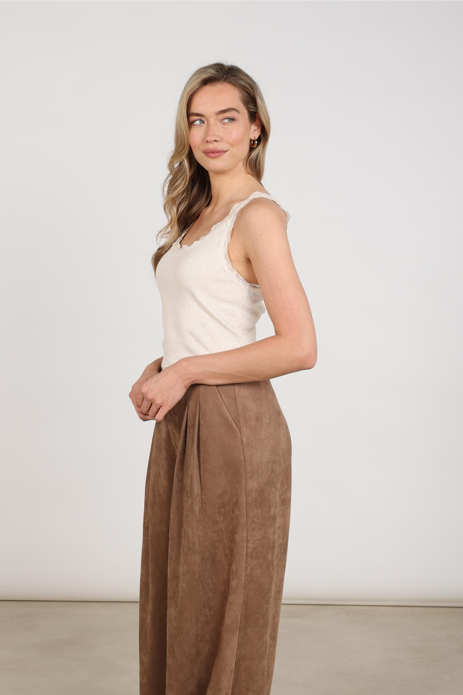 NUKUS NKF06003 Maddie Singlet Kant- Sand