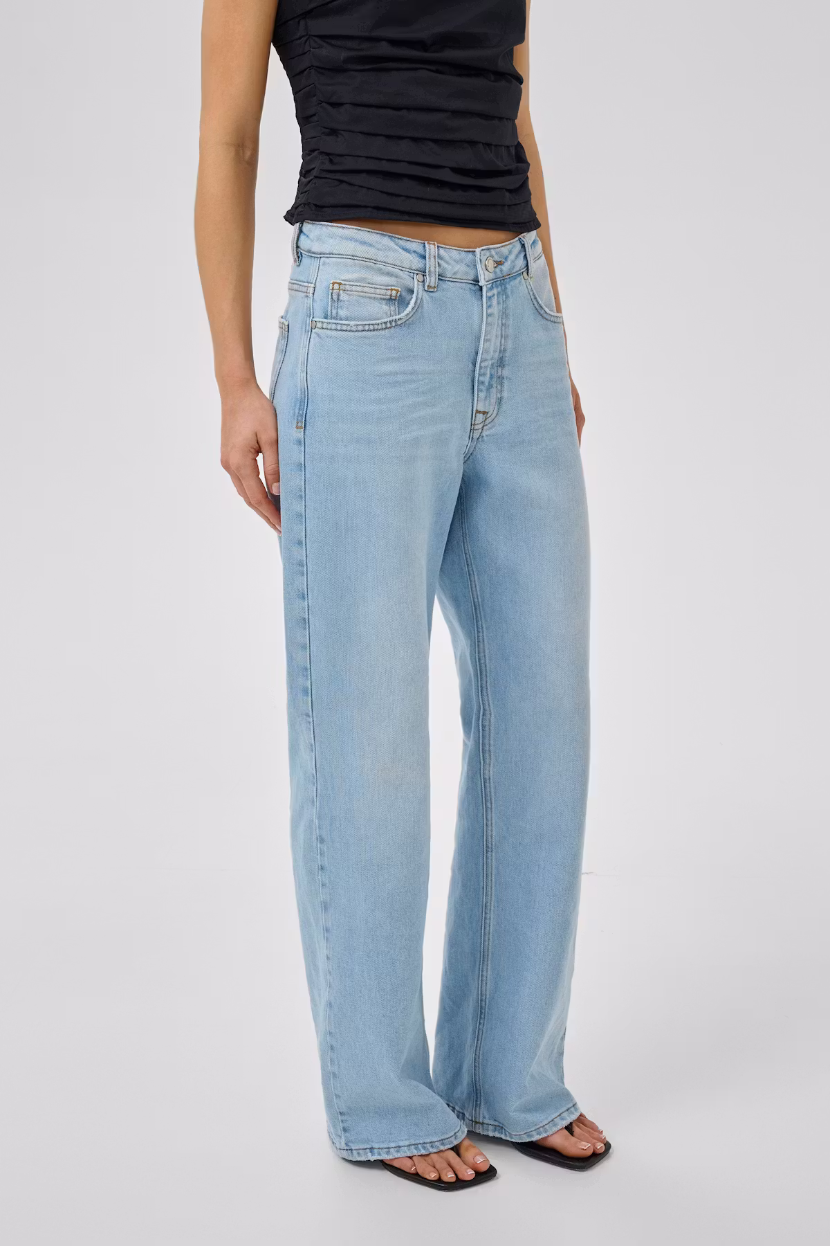 My Essential Wardrobe 10704222 05 The Louis 139 HW