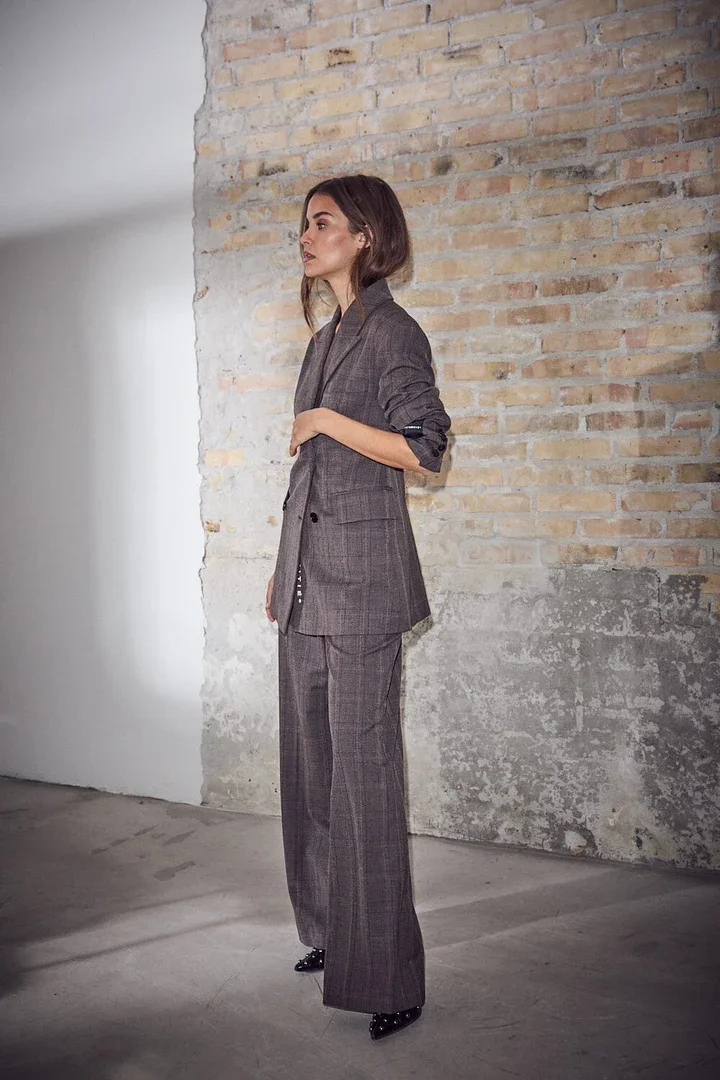 HAUTE L'AMITIE HL10844 WaistFit Check Blazer