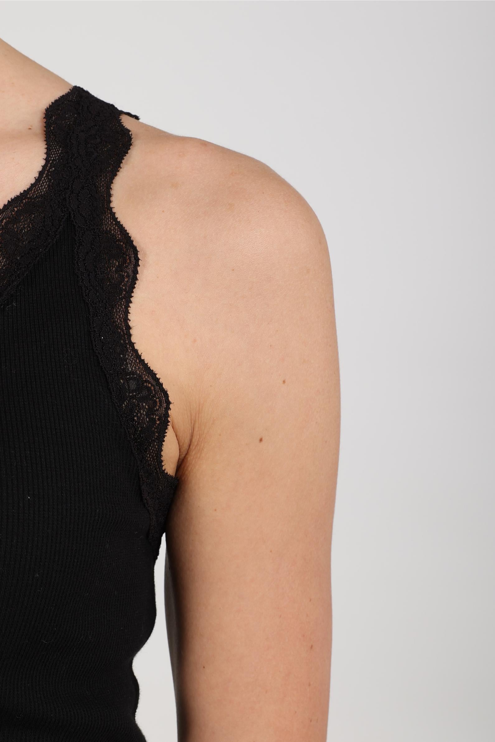 NUKUS NKF06003 Maddie Singlet Kant-Black