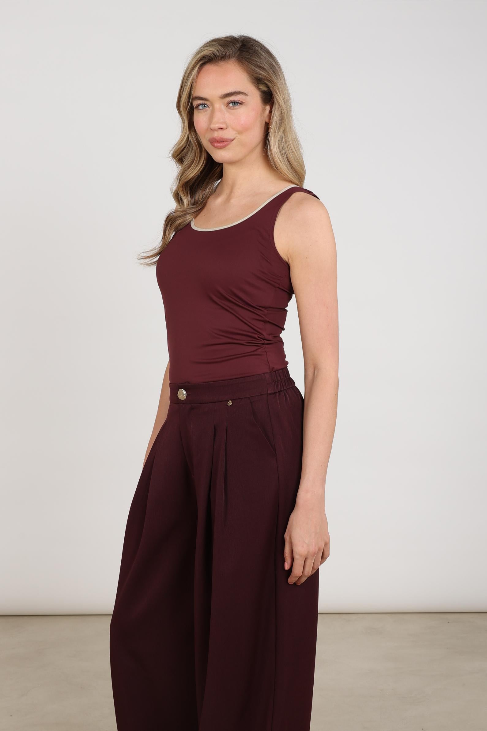 NUKUS NKF01100 Juba Singlet-cherry/gold