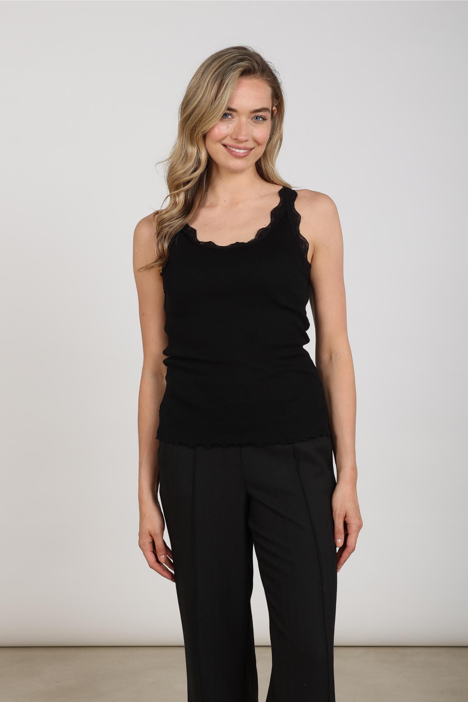 NUKUS NKF06003 Maddie Singlet Kant-Black