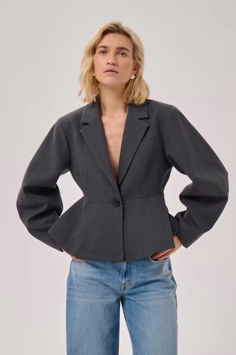 My Essential Wardrobe 10705705 MWEvie Shaped Blazer
