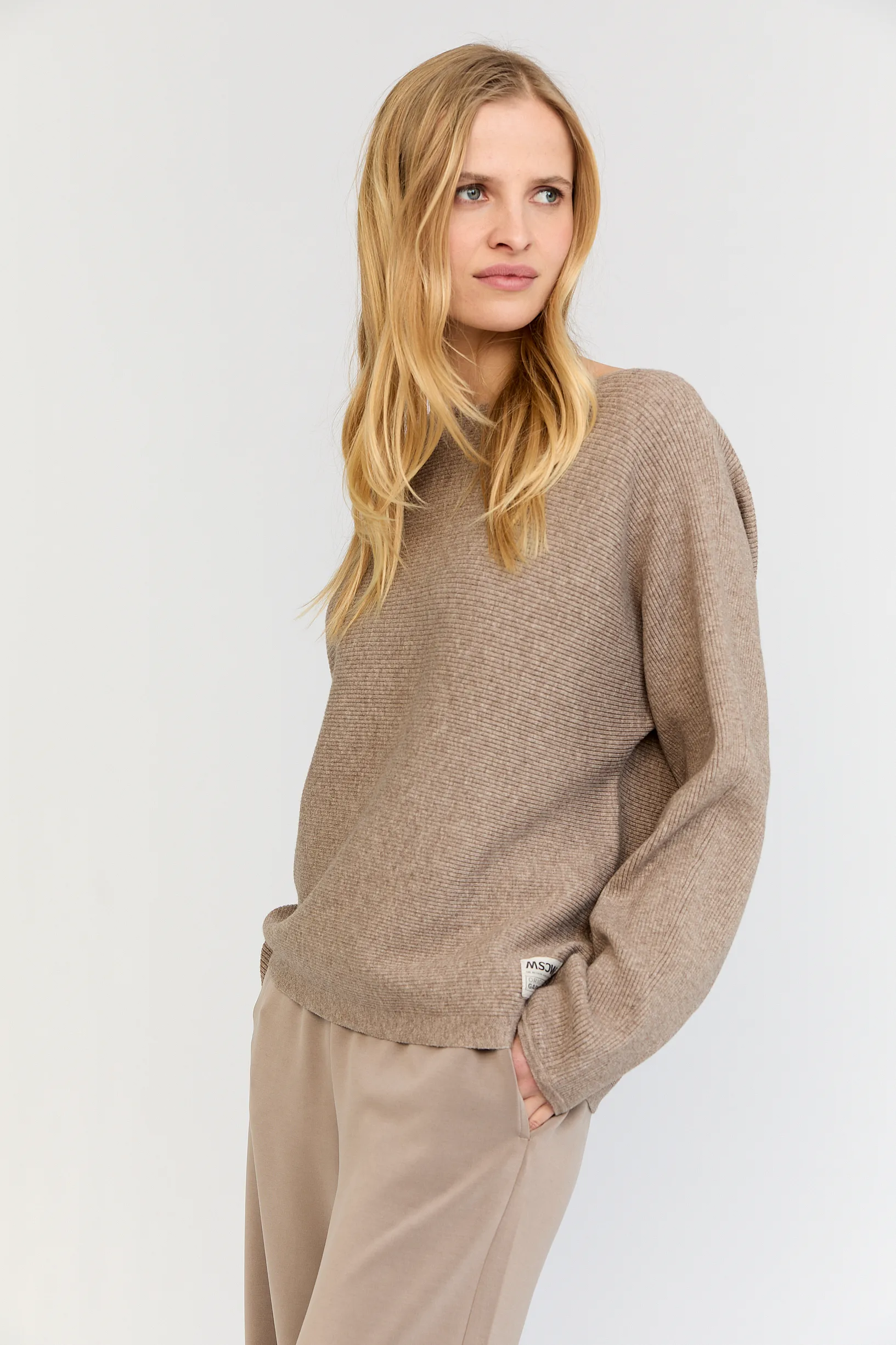 MOSCOW 30-09-Leya Pullover