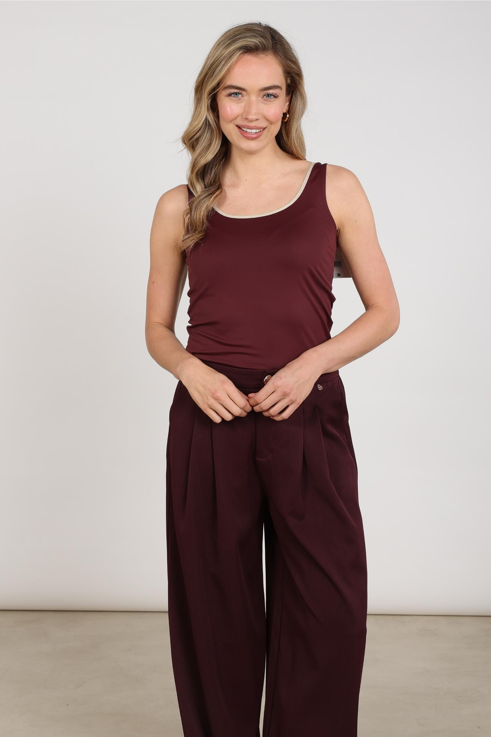 NUKUS NKF01100 Juba Singlet-cherry/gold