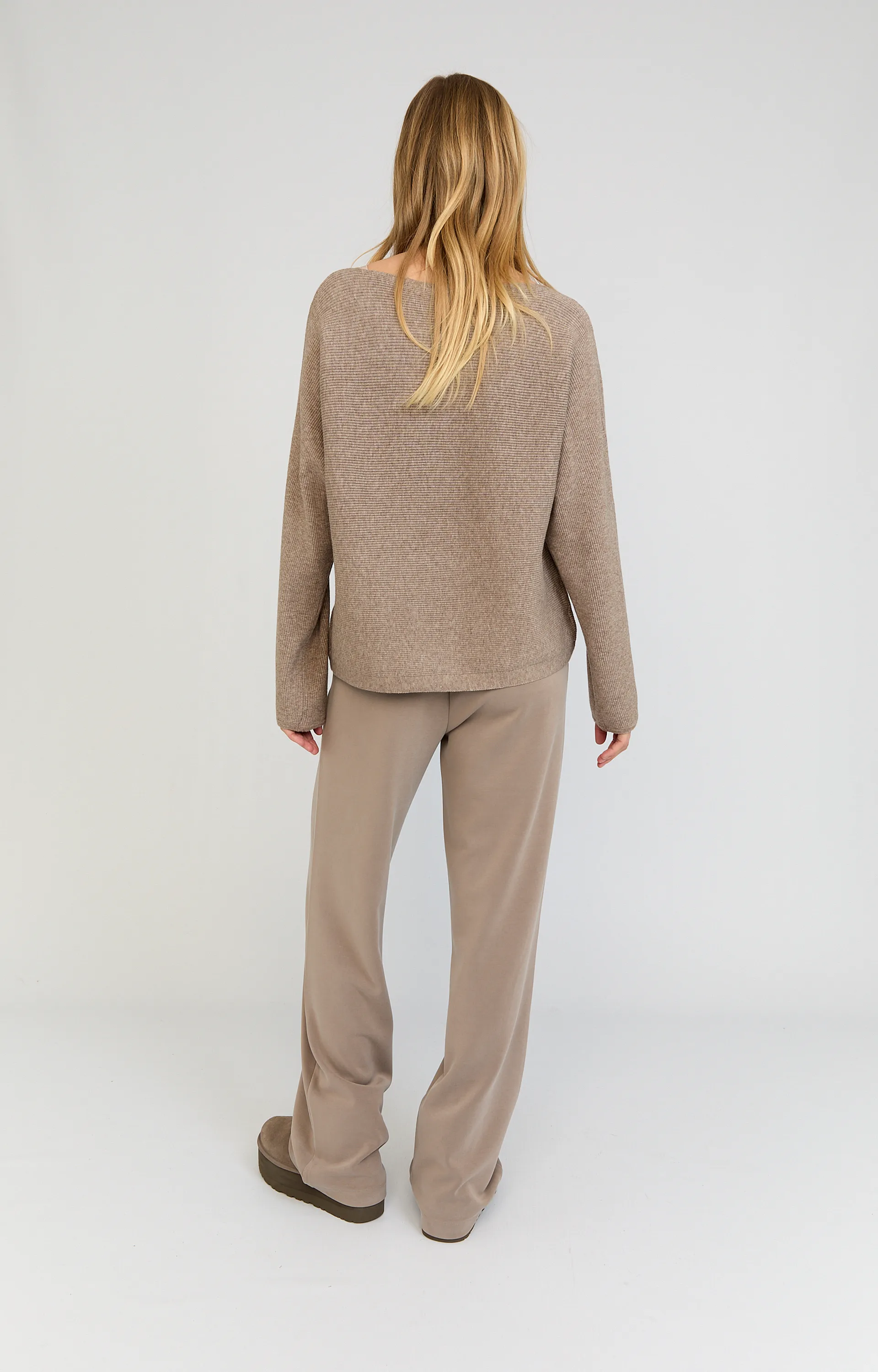 MOSCOW 30-09-Leya Pullover
