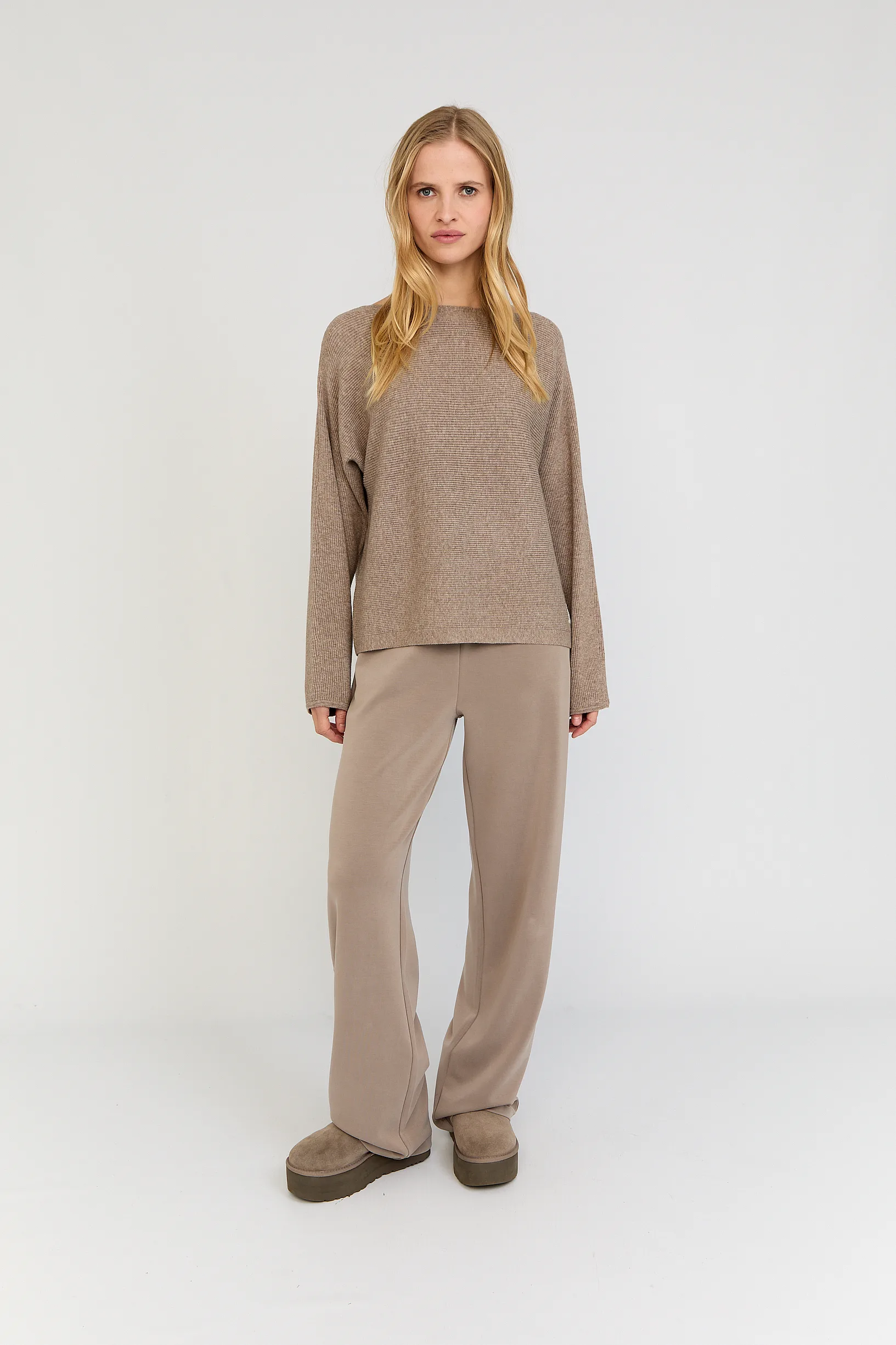 MOSCOW 30-09-Leya Pullover