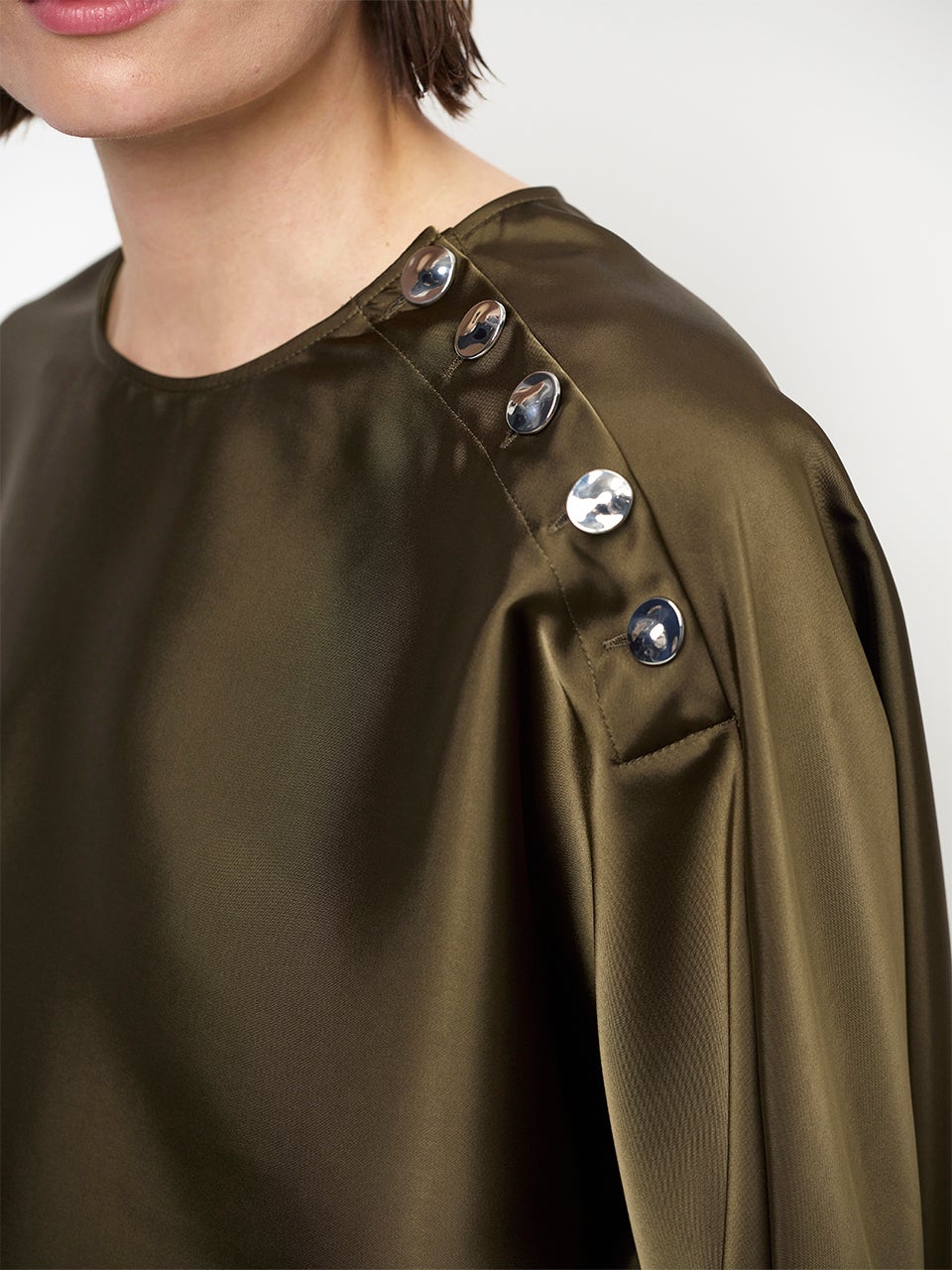 DANTE 6 263186 Leiva Satin Button Top satijnen top olijfgroen