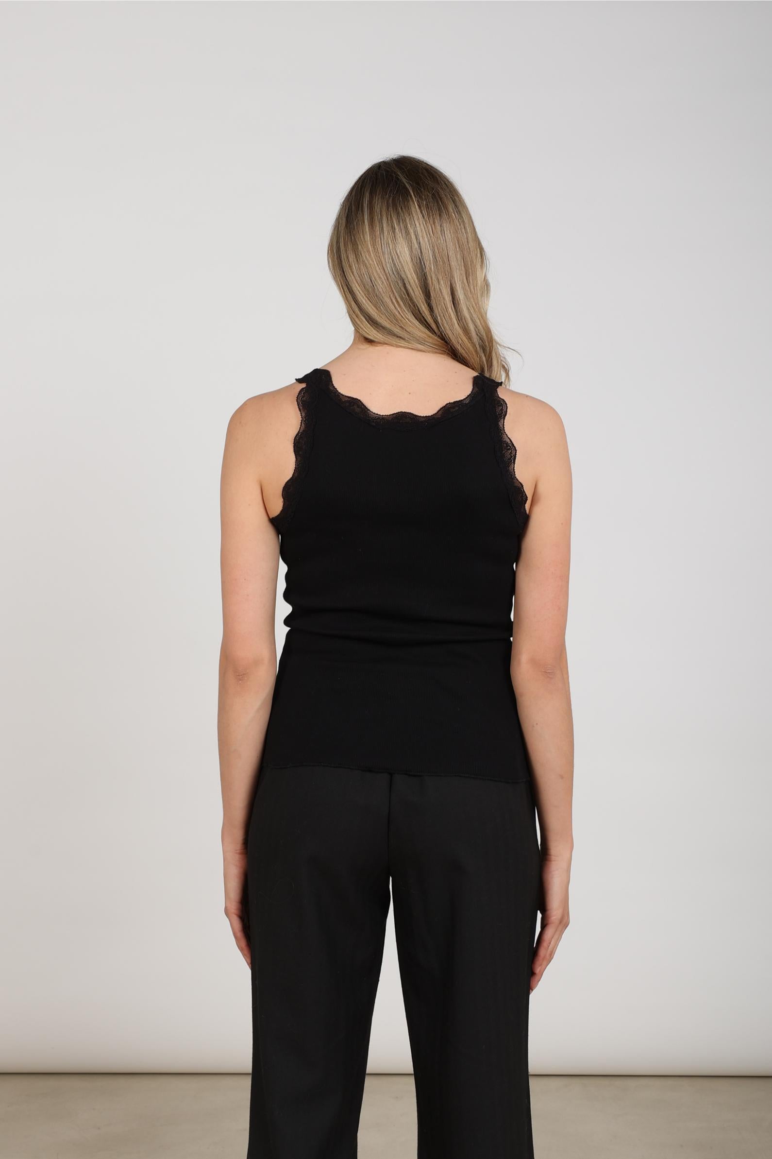 NUKUS NKF06003 Maddie Singlet Kant-Black