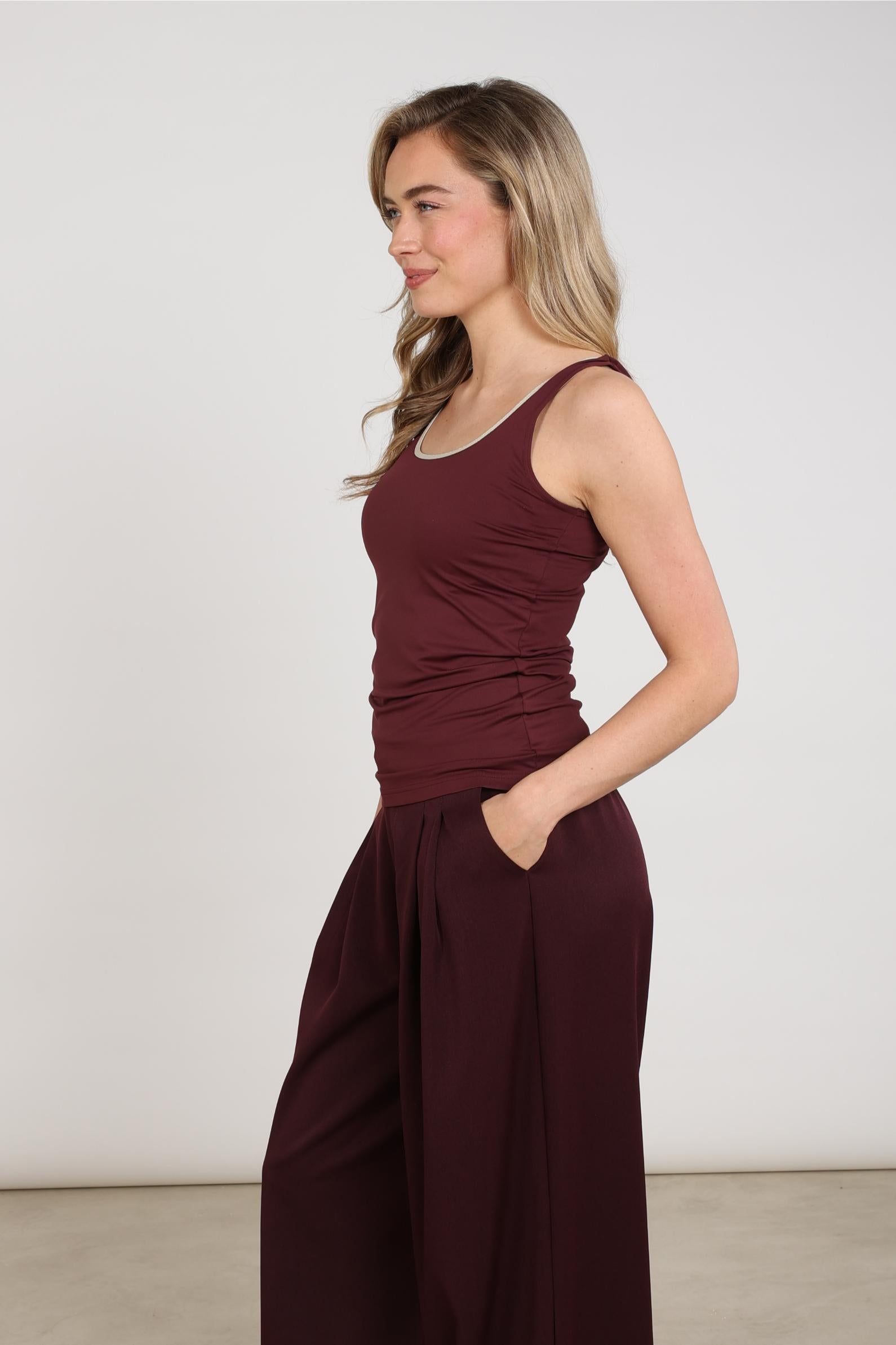 NUKUS NKF01100 Juba Singlet-cherry/gold
