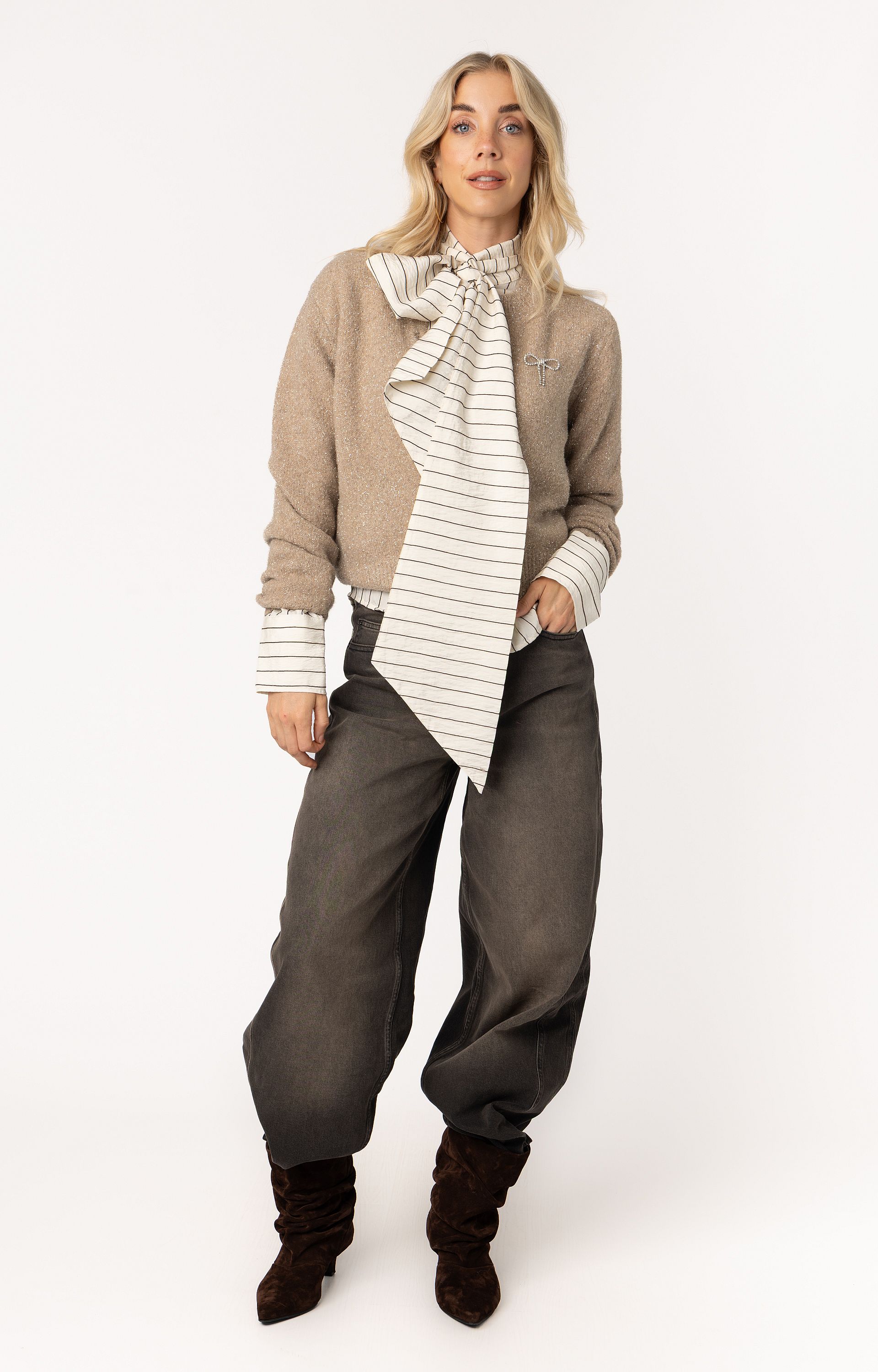 ANNA 34a10-02654-1 Vest LS met strikbroche