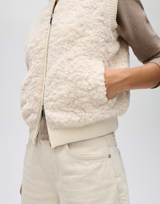 OPUS 10638214598106 Gaste Vest van teddypluche