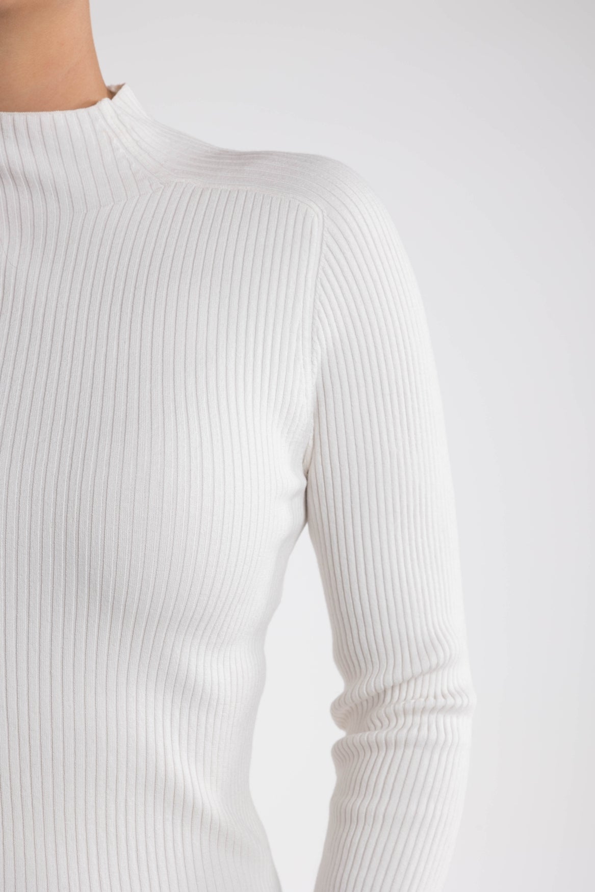 NUKUS FW240628 California Pullover - off white