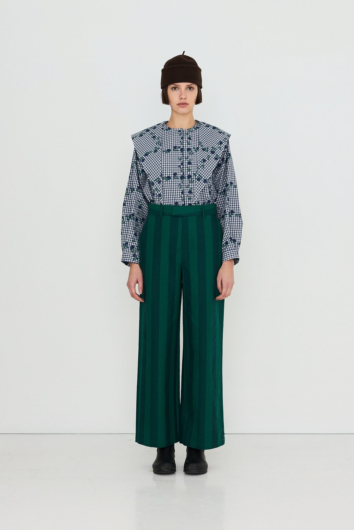 THE TINY BIG SISTER AW26-721 BLOUSE MET ROZEN SJAAL EN NEK