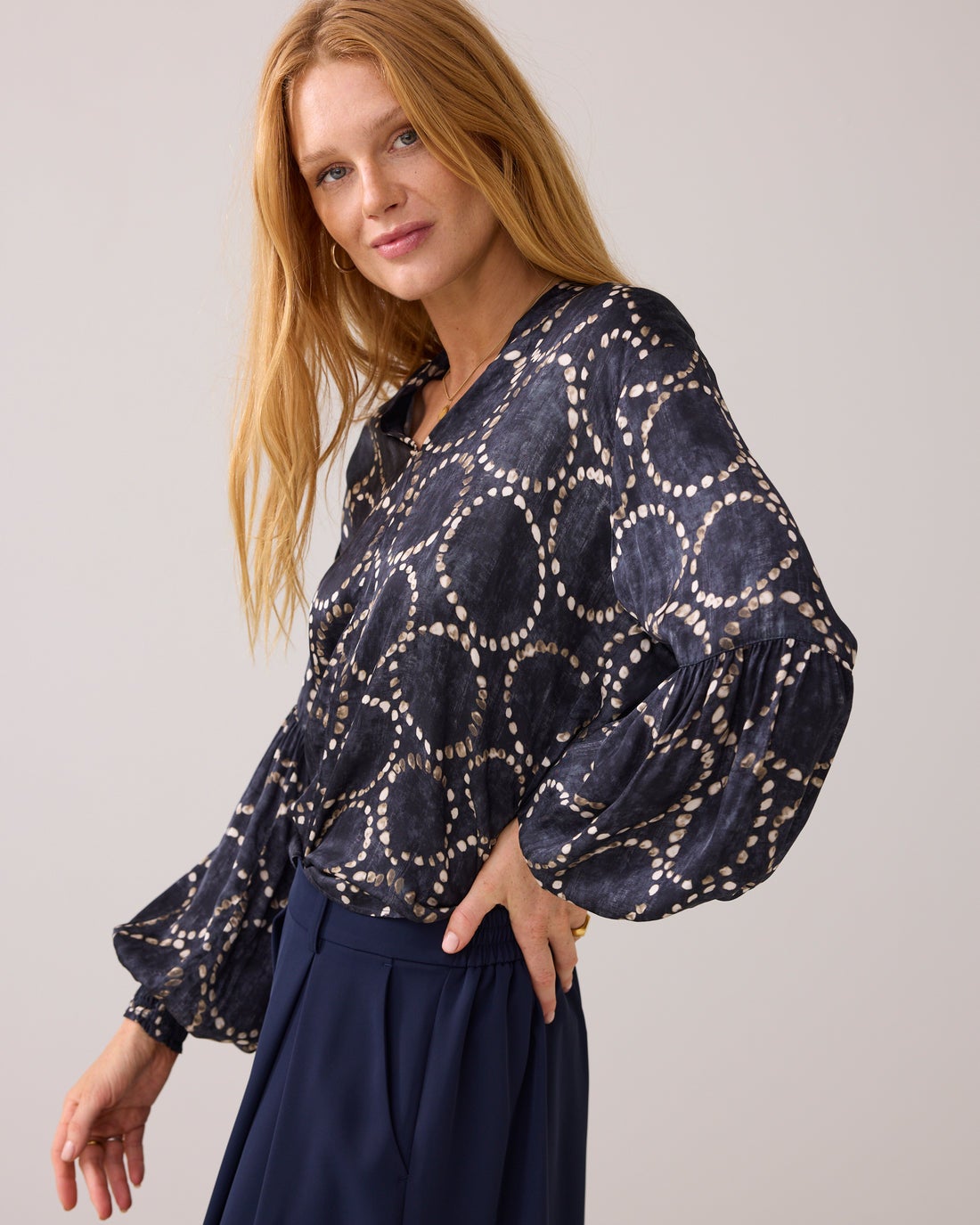 SUMMUM 2s3341-12263 Lichtglanzende blouse met print
