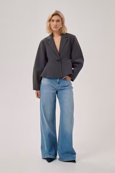 My Essential Wardrobe 10705705 MWEvie Shaped Blazer
