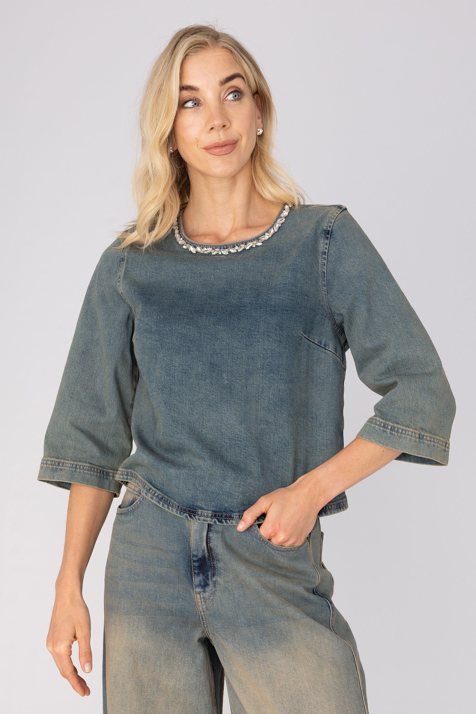 ANNA 67a32-05Tina Blouse