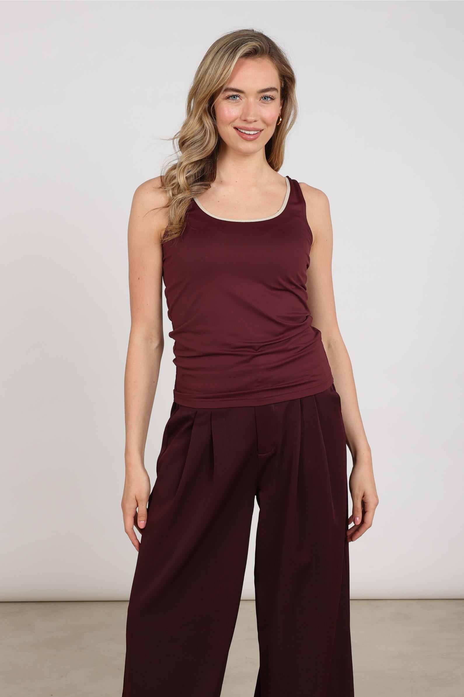 NUKUS NKF01100 Juba Singlet-cherry/gold