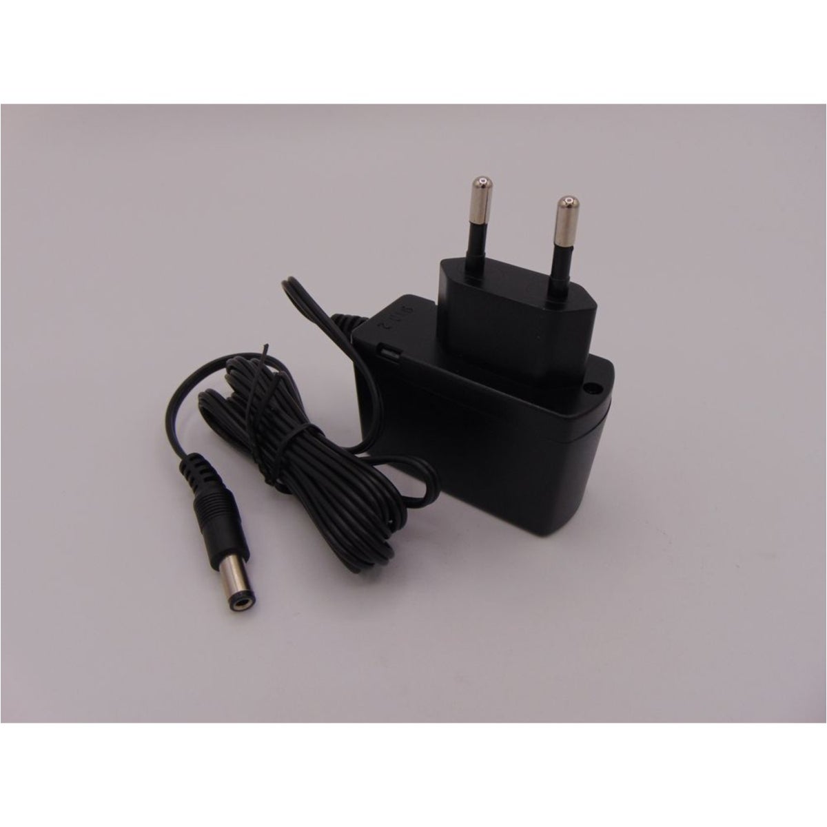 Bosch-Ladegerat-1600A00M37_03