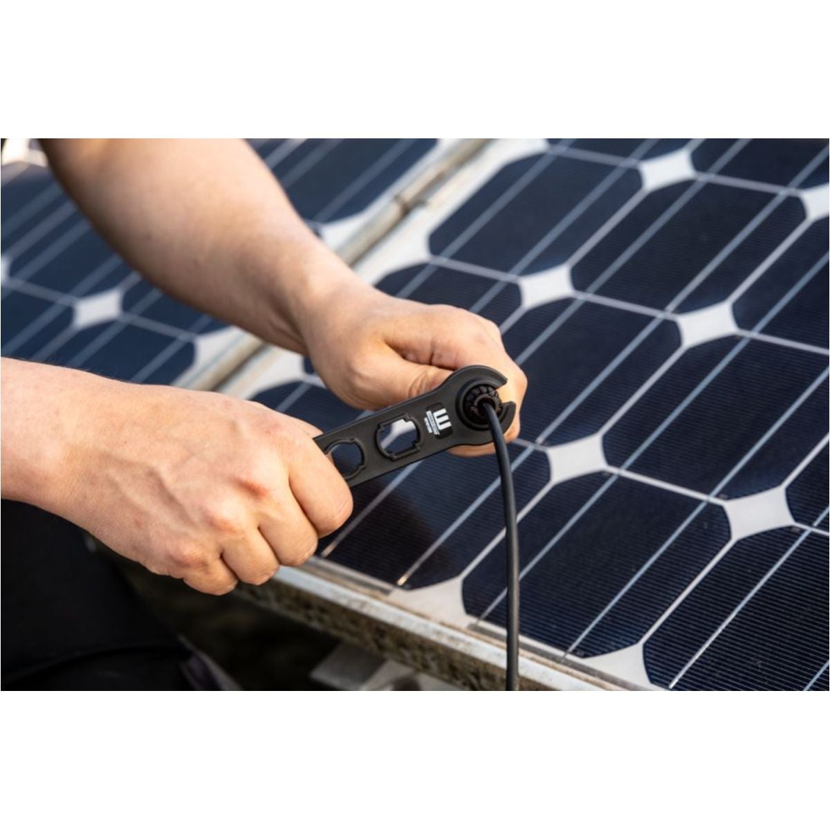 AWB_10105555_Solar_PV_Set_MC4_Schlüssel_Set_02_936x624