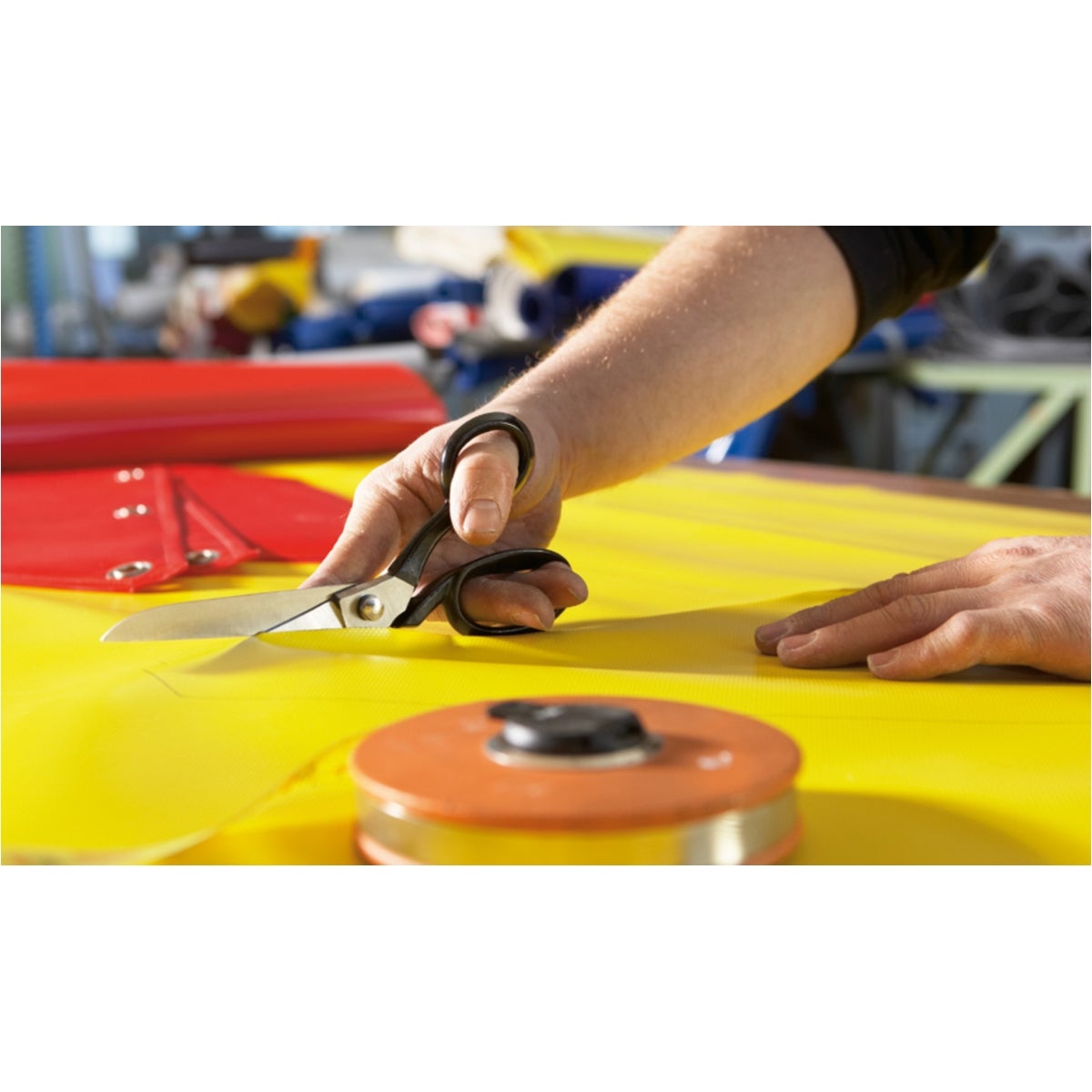D860_work_man_yel_tarp_1__c75TseJDLvW1fXi7