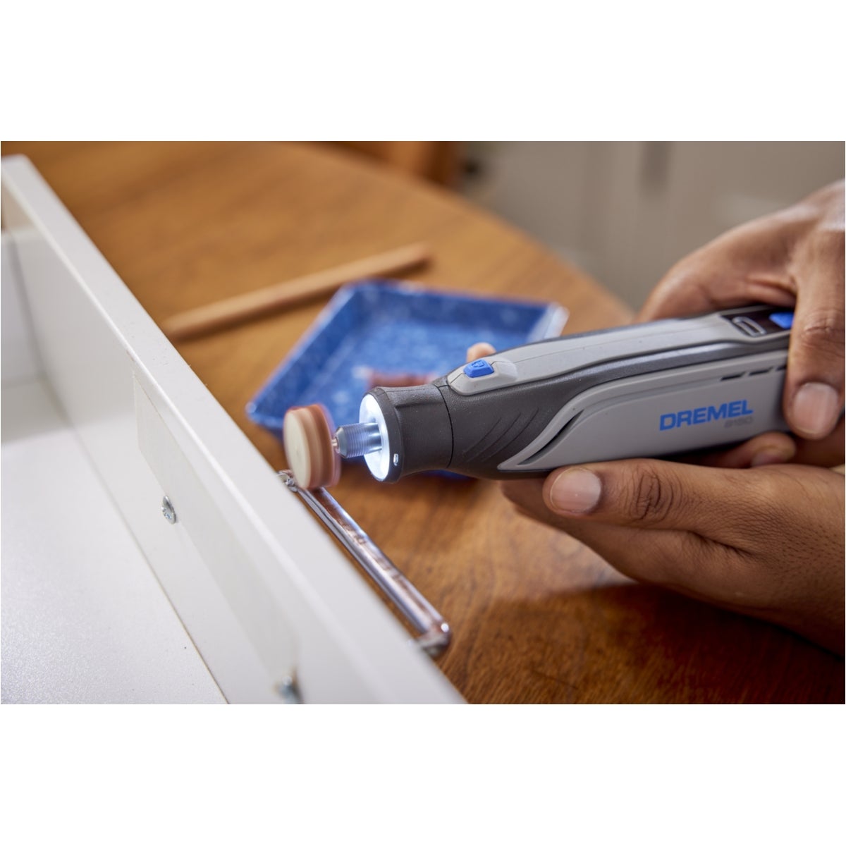 dremel_8150_Anwendungsbild_Metall-schleifen