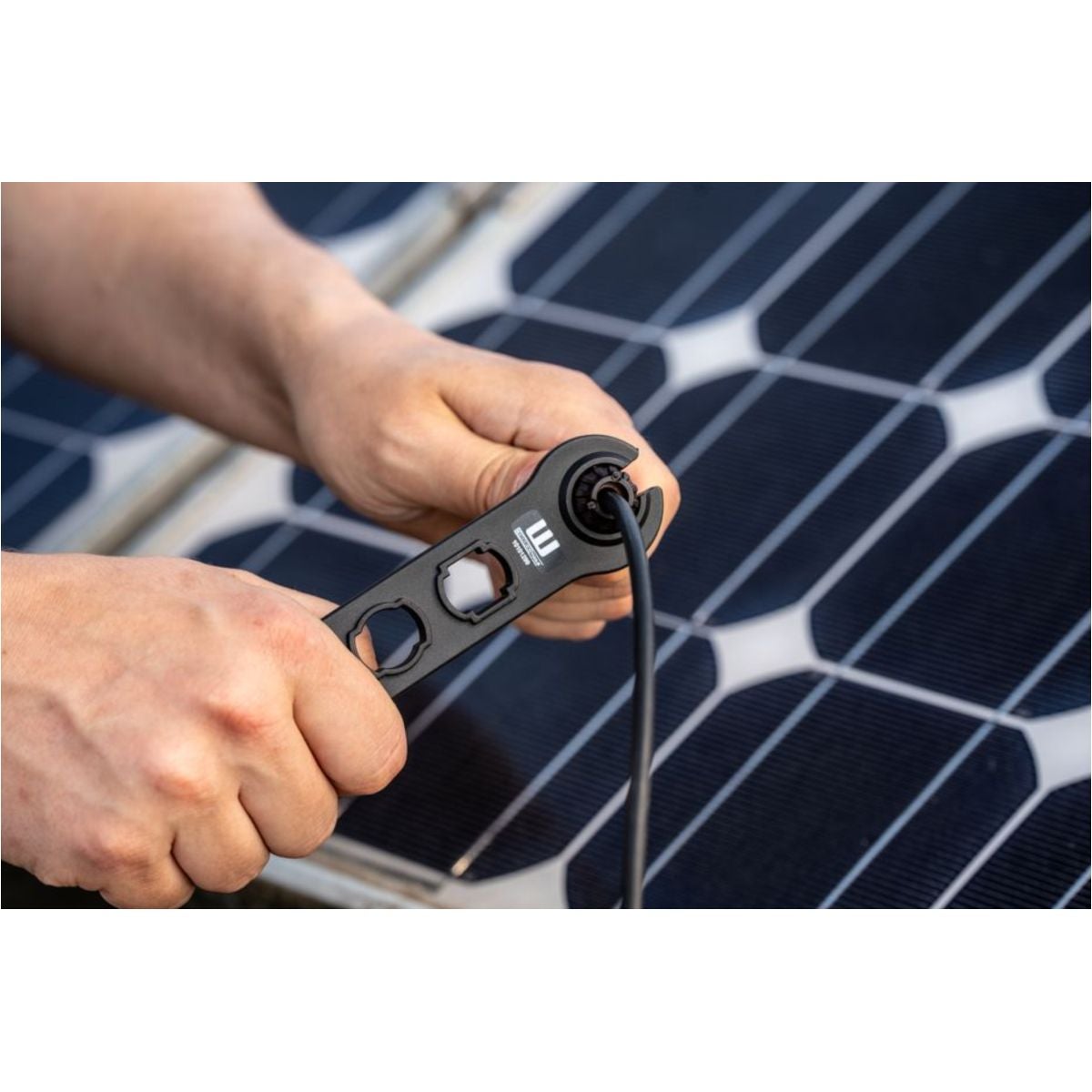 AWB_10105555_Solar_PV_Set_MC4_Schlüssel_Set_01_936x624