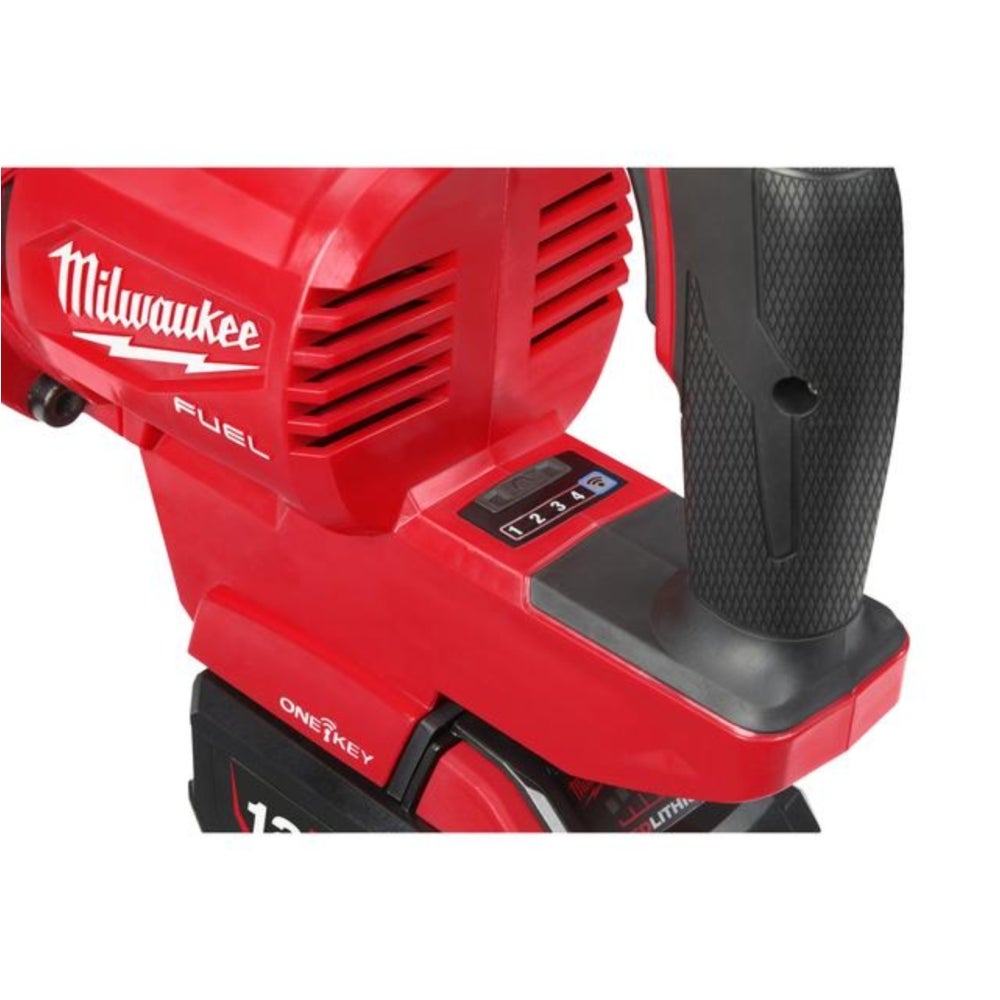 4933472072_Feat_2