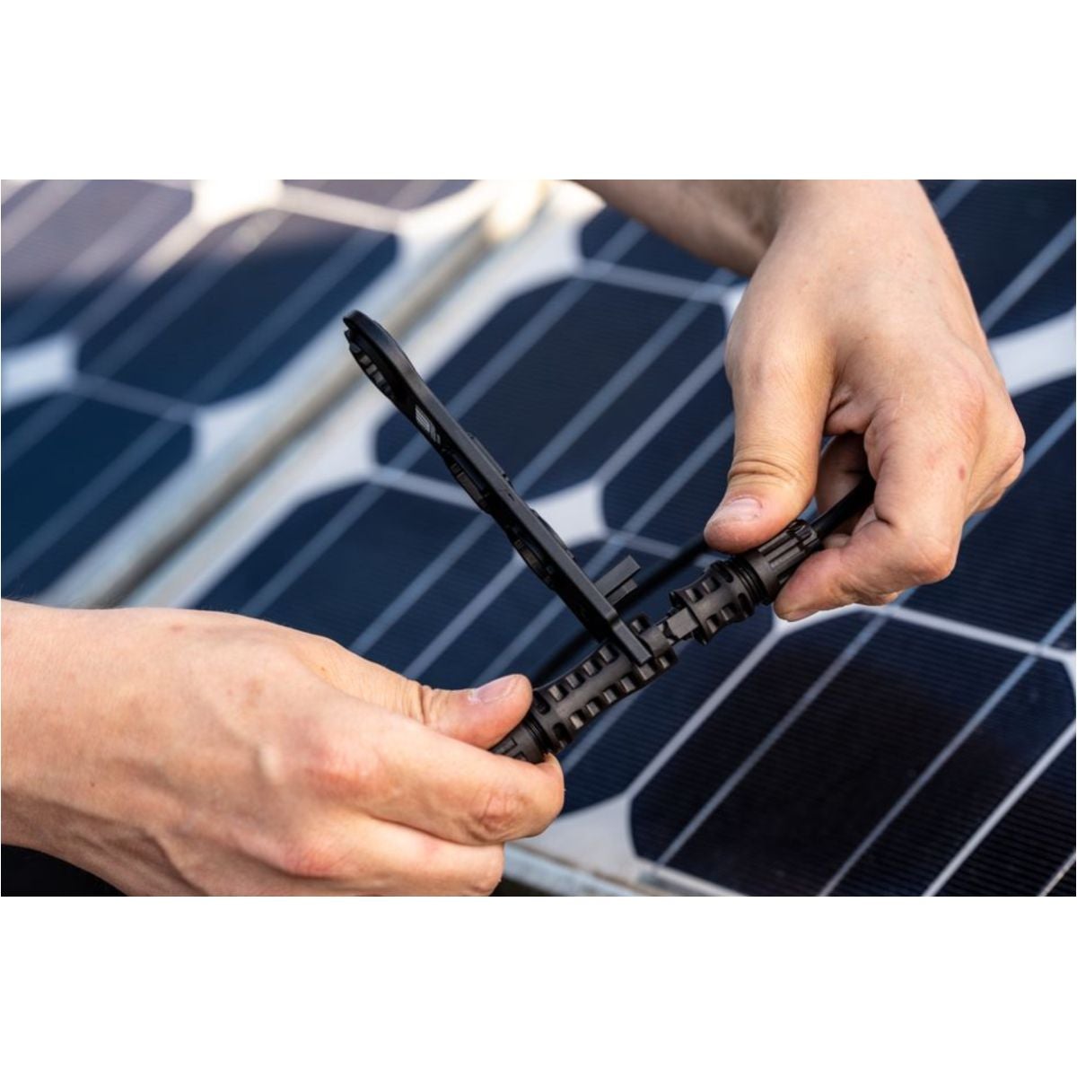 AWB_10105555_Solar_PV_Set_MC4_Schlüssel_Set_04_936x624