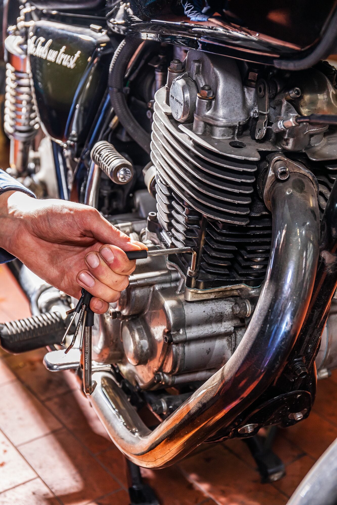 2100_7r_anwendung_motorrad_3
