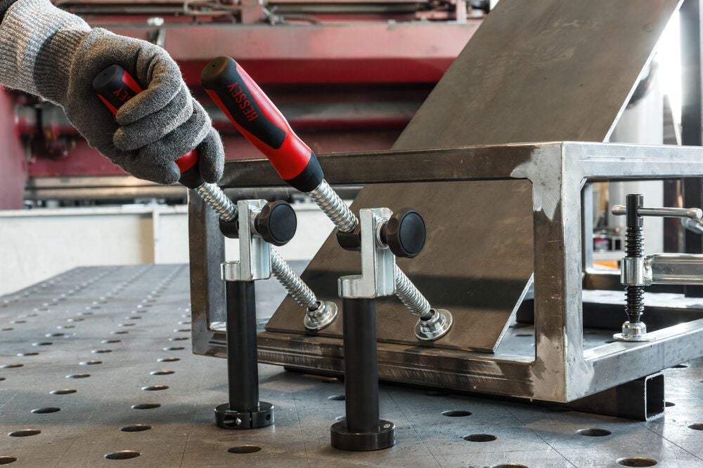 tw28av_work_steel_1