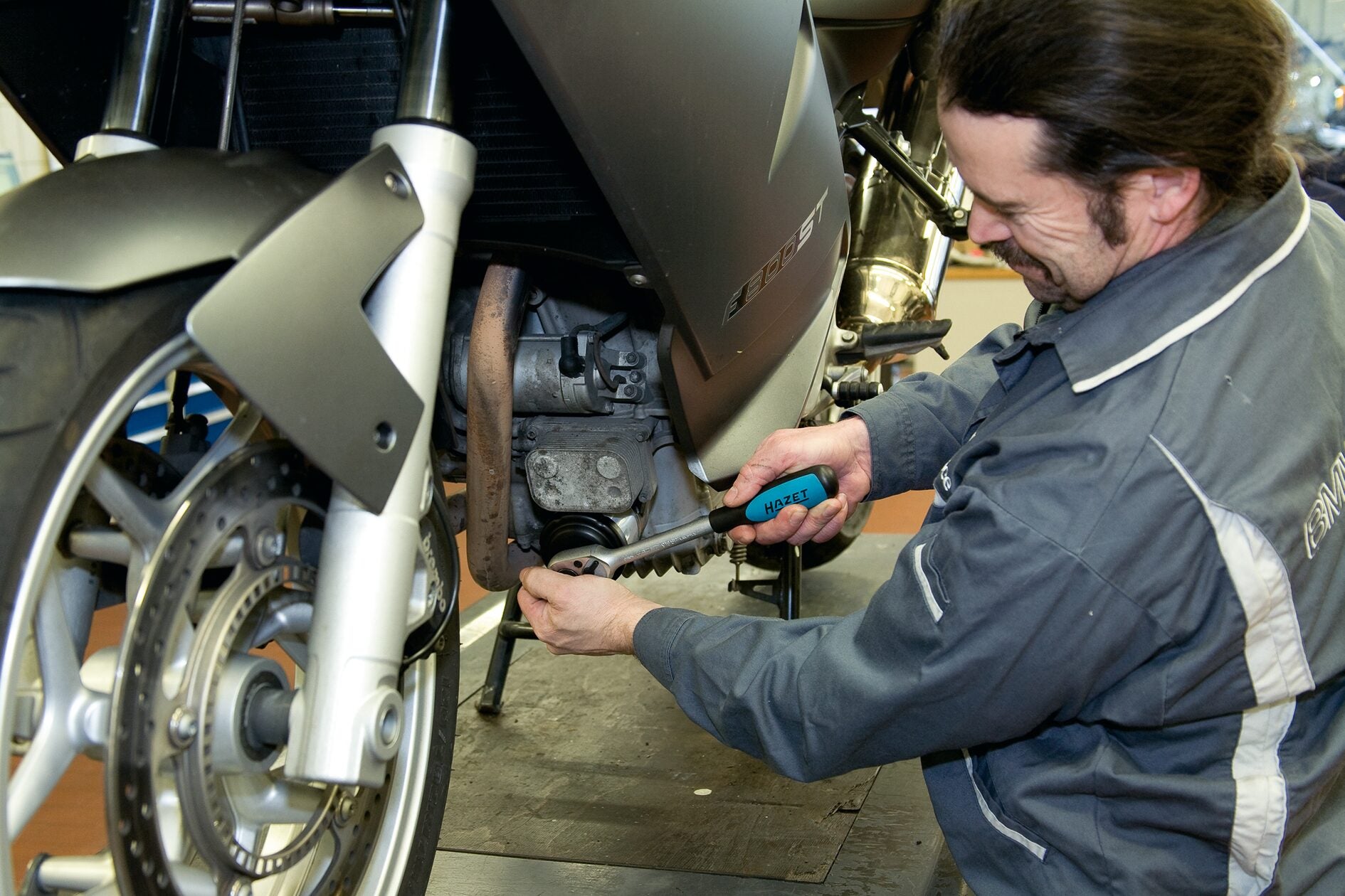 2169-76k_anwendung_motorrad
