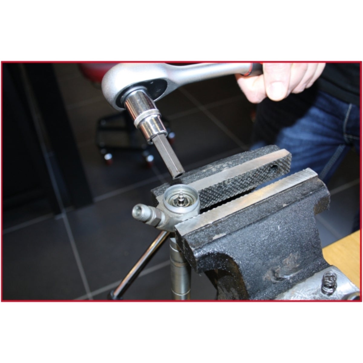 FOT_ANW_ALG_AUTO_152_1057_AW1_SALL_AING_V1