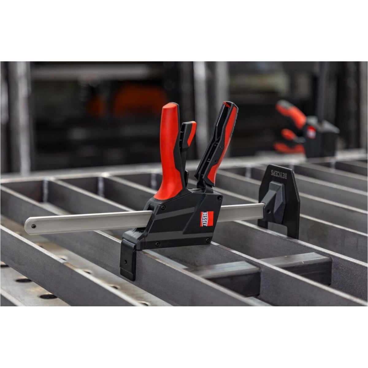 bey23_work_steel_01