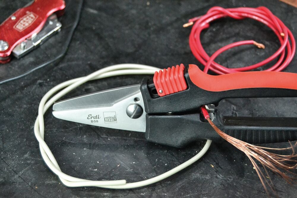d50_work_wire-stripping