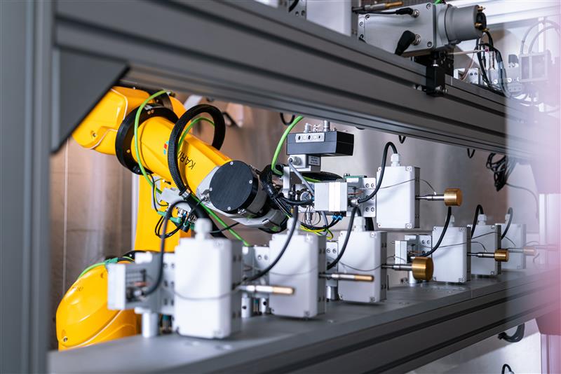 Messrobotik zur Prüfung von elektrischen und manuellen Bedienelementen