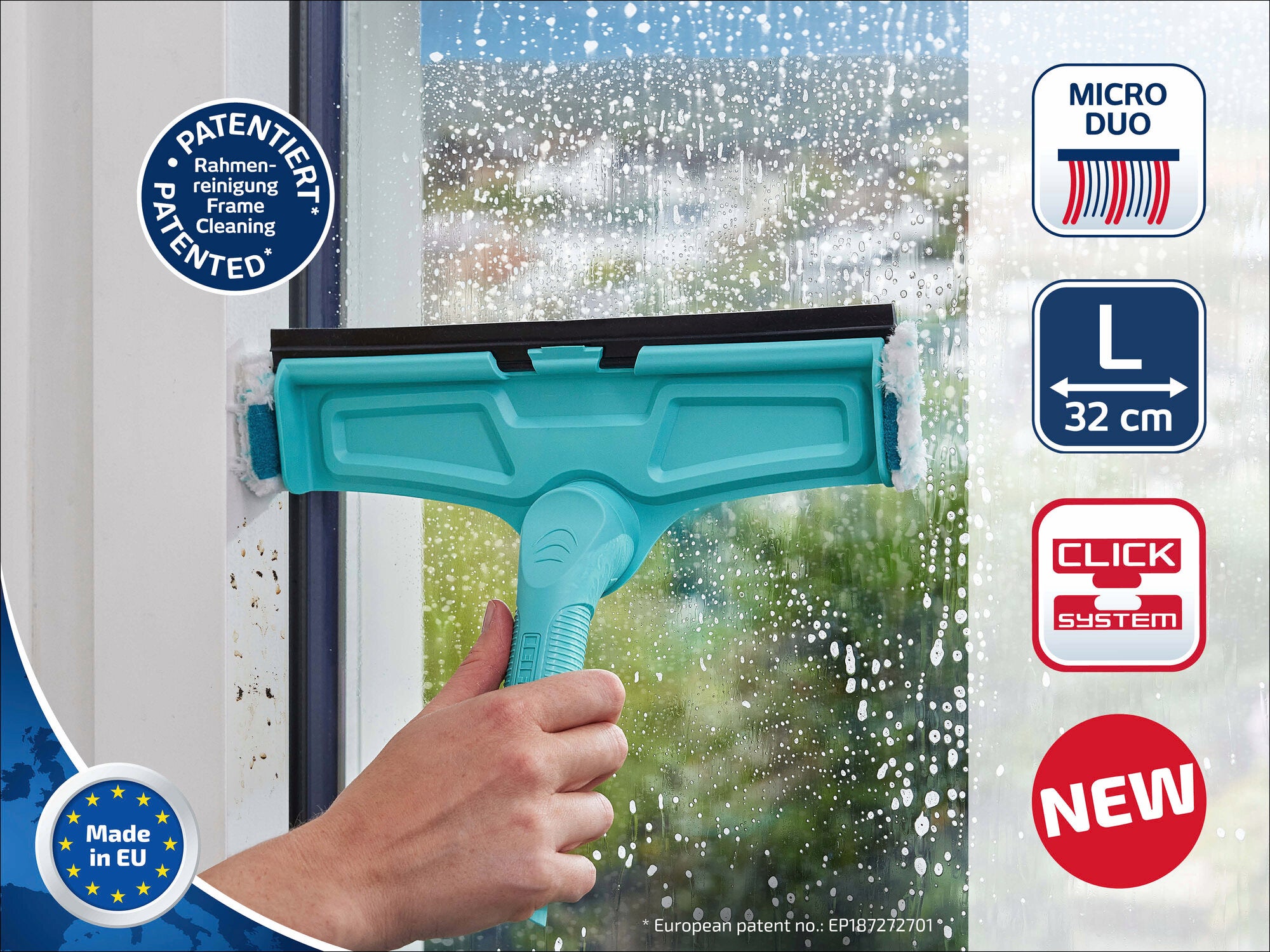Ein Fensterwischer mit türkisfarbenem Griff wird verwendet, um ein Fenster zu reinigen. Das Produkt ist 32 cm groß, mit Micro Duo Technologie und Click-System. Made in EU.